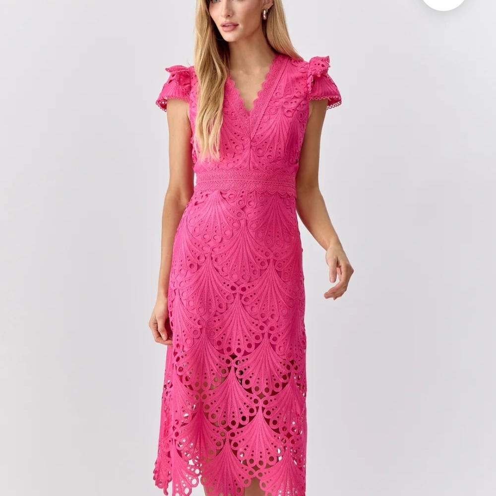 Adelyn Rae

Mia 3D Embroidered Midi Dress